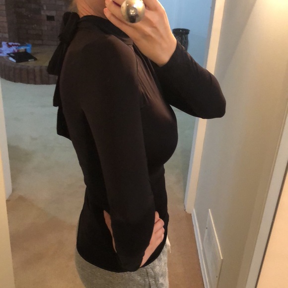 ⭐️Babaton silky front or back tie neck top❤️EUC⭐️ - Picture 5 of 12